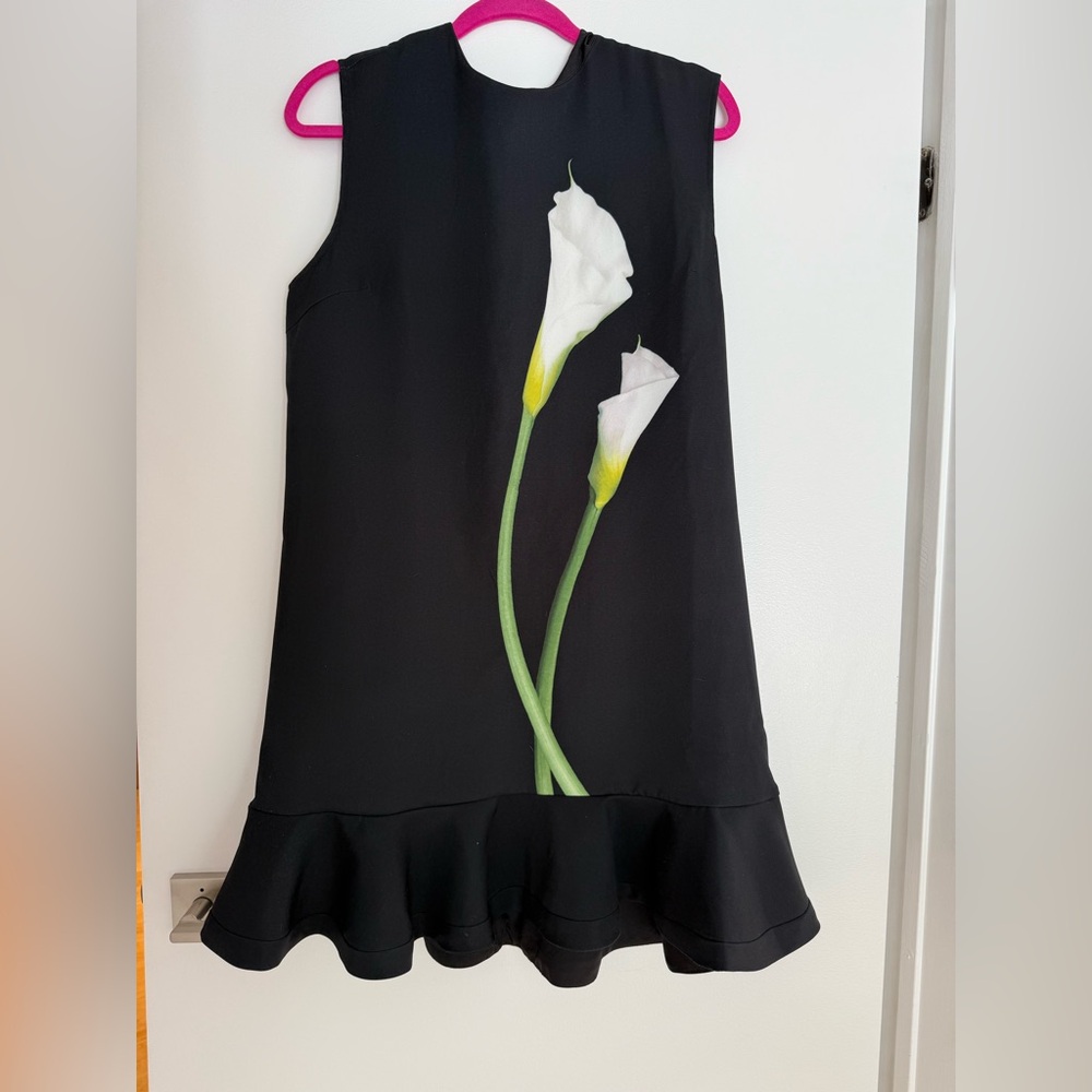 Victoria Beckham for target Elegant Black woman Dress with Floral Design